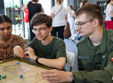 Тысячи курсантов и инструкторов Центра «ВОИН» масштабно отметили День России