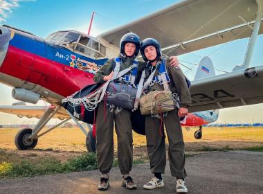 Курсанты Центра «ВОИН» из шести регионов совершили первый прыжок с парашютом