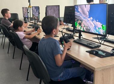 Инструкторы Центра «ВОИН» провели мастер-класс по управлению БПЛА для воспитанников МАУ «Исток»