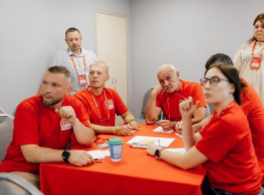 Дмитрий Шевченко обратился к полуфиналистам Всероссийского конкурса наставников «Быть, а не казаться!-2025»