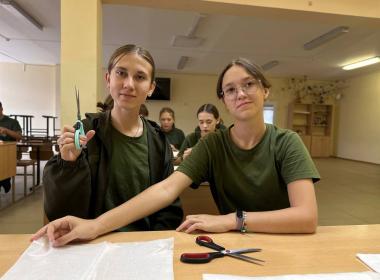 Курсанты чувашского филиала изготовили 300 комплектов сухих душей и 100 госпитальных губок наших бойцов на СВО