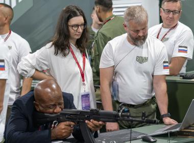 Заместитель руководителя Росреестра оценила стенд Центра «ВОИН» на ВЭФ-2025