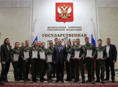 Председатель Правления Центра «ВОИН» Виктор Водолацкий встретился с финалистами конкурса эссе «Связь поколений»