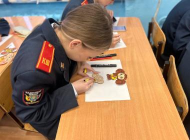 Курсанты Центра «ВОИН» изготовили талисманы для бойцов СВО